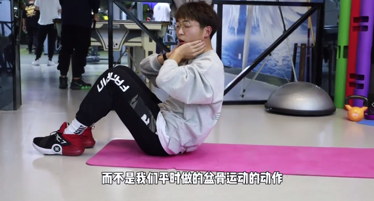 如何练习卷腹
