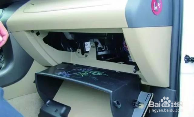 丰田 RAV4更换空调滤清器