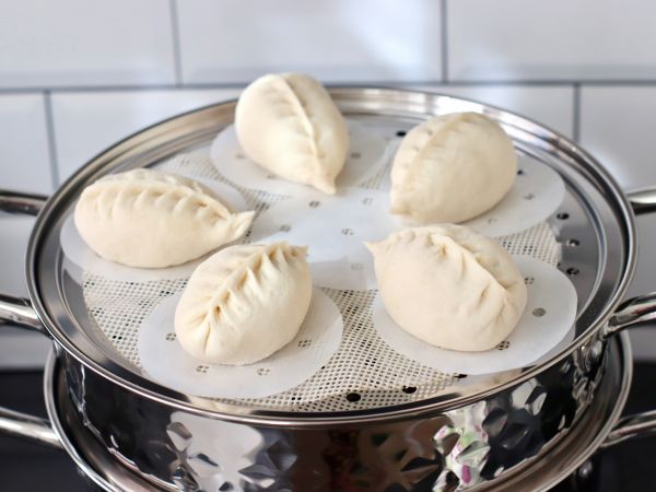 槐花虾仁酱肉包