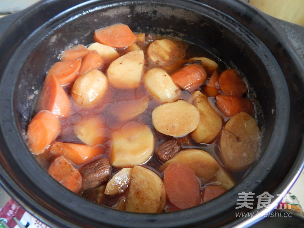 砂锅土豆胡萝卜炖牛腩