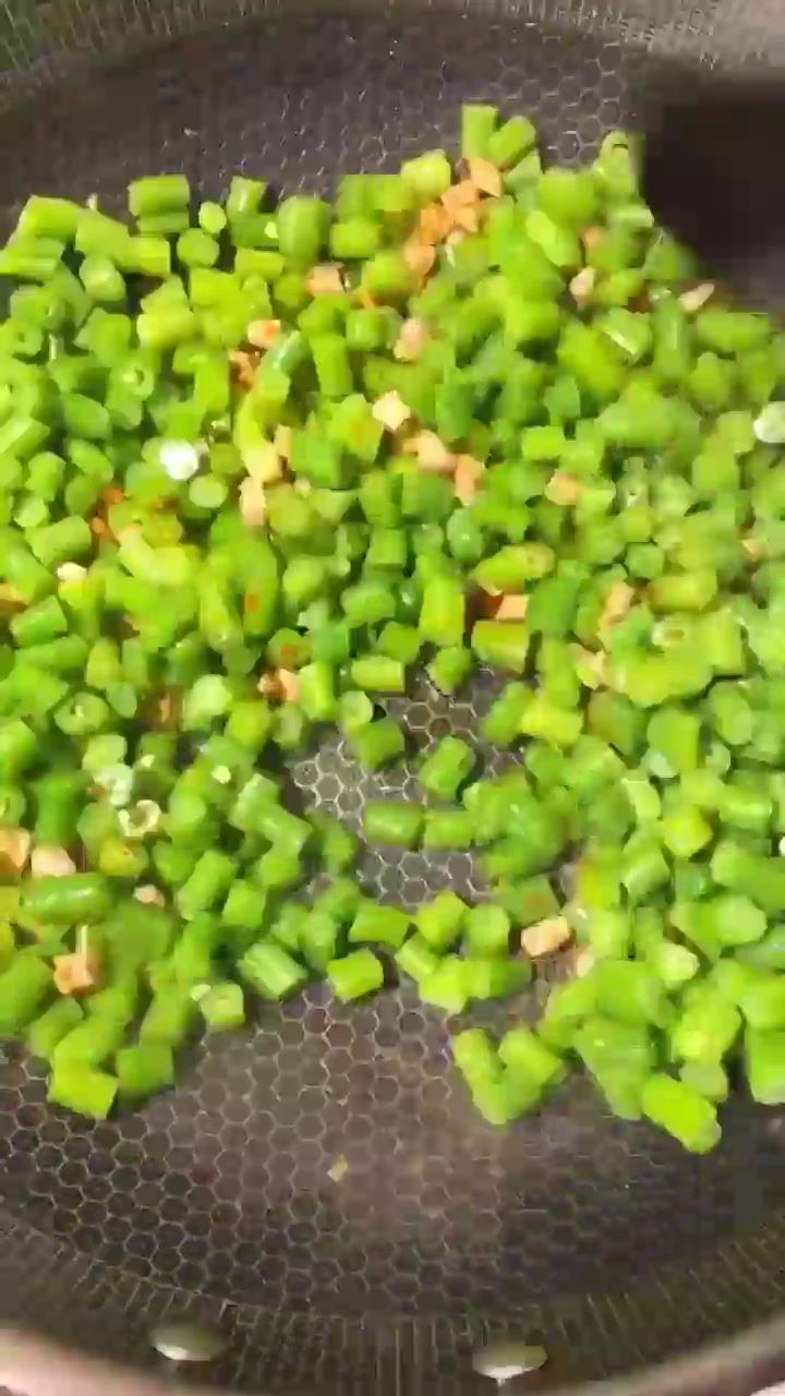豆角炒肉怎么做？