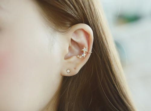 刚打耳洞时戴的耳钉能不能一直不取掉。