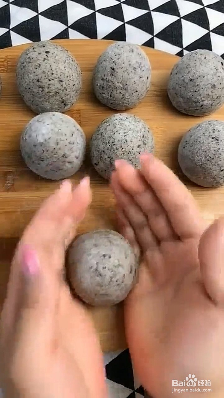 如何制作黑芝麻馒头？