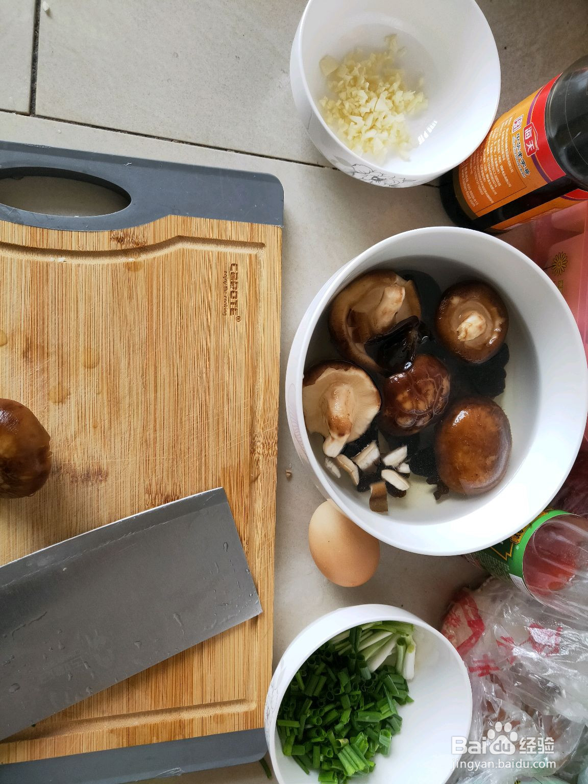 菌汤鸡蛋肥牛面的做法