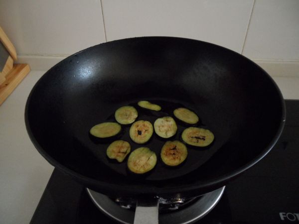 黄豆酱汁淋铁板茄