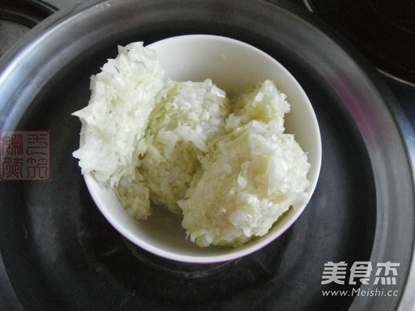 白菜榛蘑猪肉包子