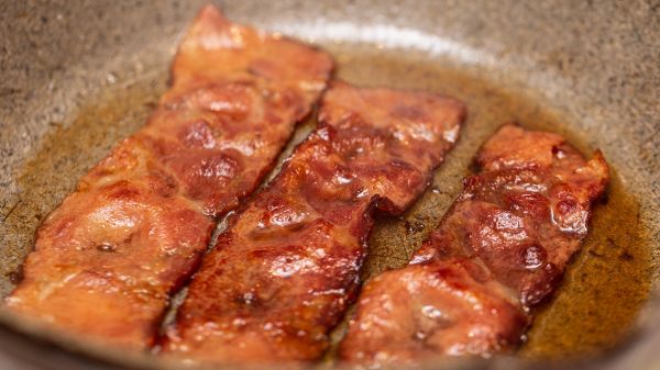 Brunch,咖啡煎培根烤小番茄+玉米粥