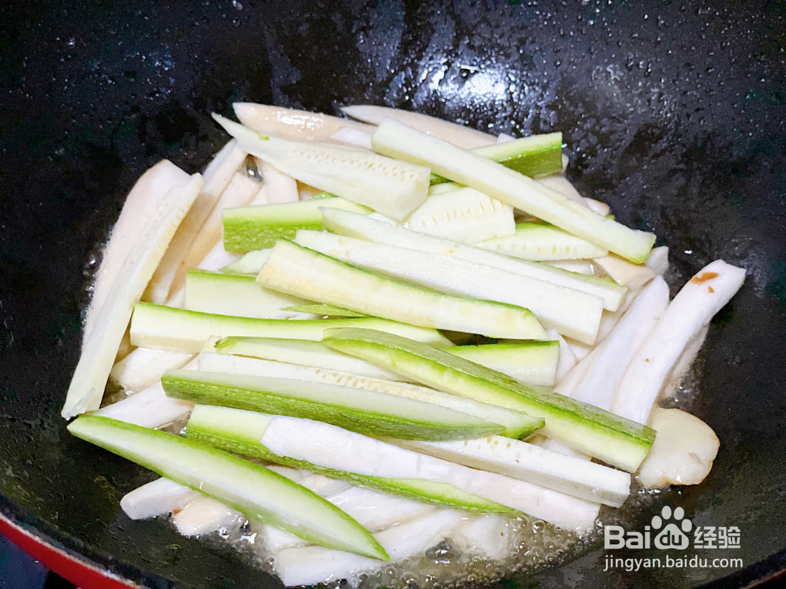 西葫芦炒茭白的做法