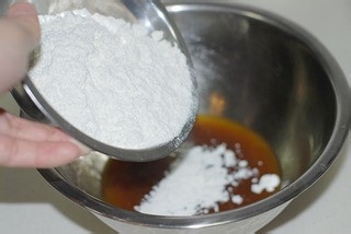 中秋节：[3]如何制作莲蓉蛋黄月饼