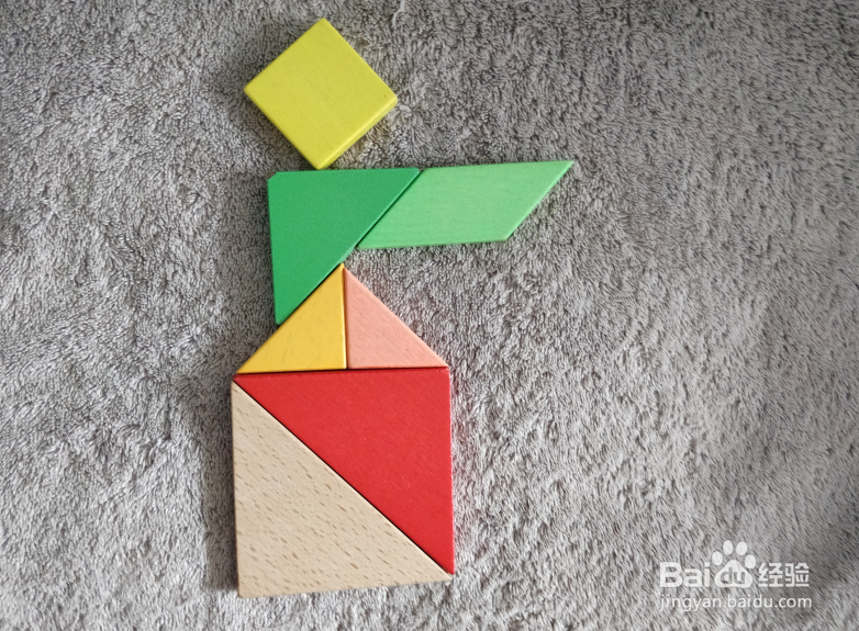 用七巧板怎样拼一个打车的女士?