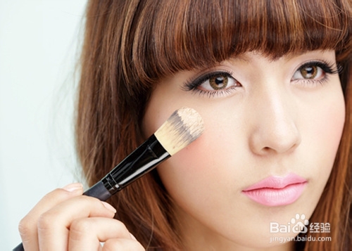 借鉴T台妆容精华 轻薄透登场