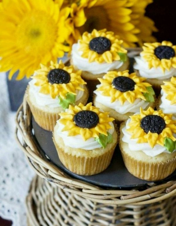向日葵纸杯蛋糕