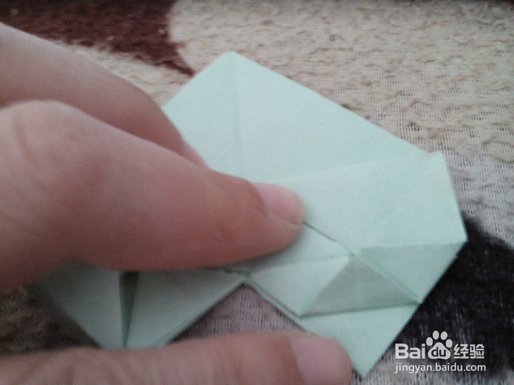 怎样用彩纸折漂亮的心形