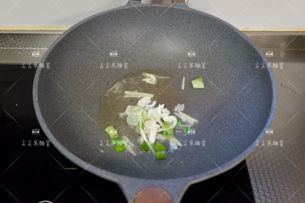 蒜蓉辣酱炒花蛤