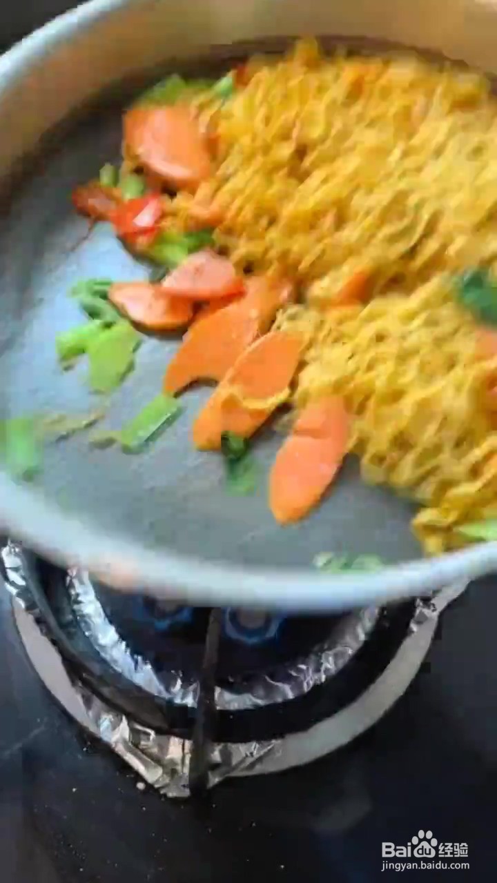 如何制作火腿炒面