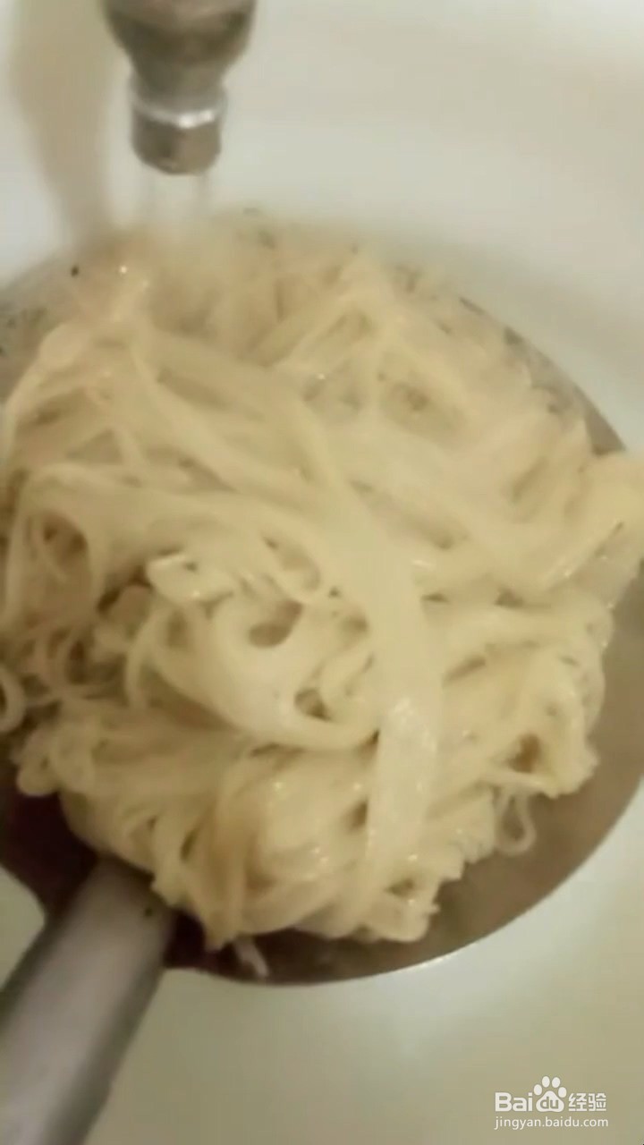 如何制作东北煮冷面?