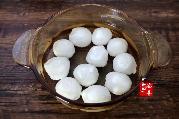 西湖莼菜鱼圆汤