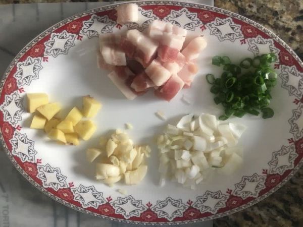 五花肉烧黄花鱼