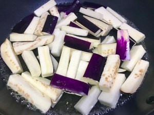 养生食补蒜香茄子的做法