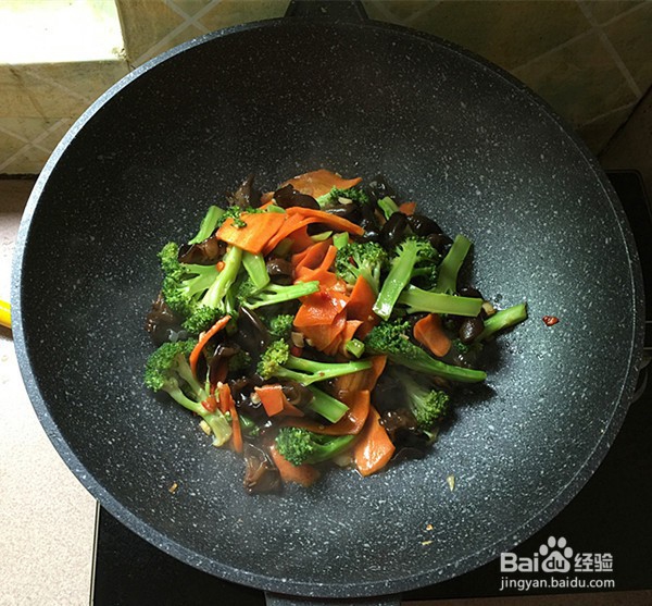 如何自制黑木耳炒西兰花