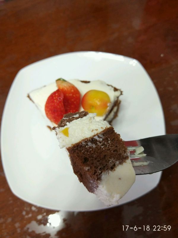 巧克力草莓裸蛋糕