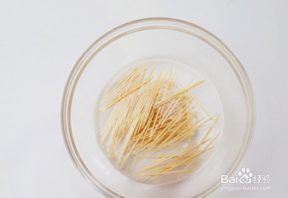 飘香的香辣牙签牛肉