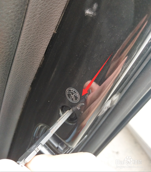 迈腾汽车怎么设置儿童锁?