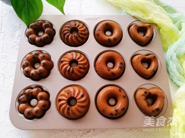 巧克力豆甜甜圈蛋糕