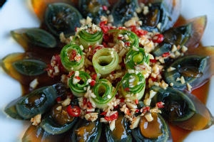 凉拌皮蛋的做法