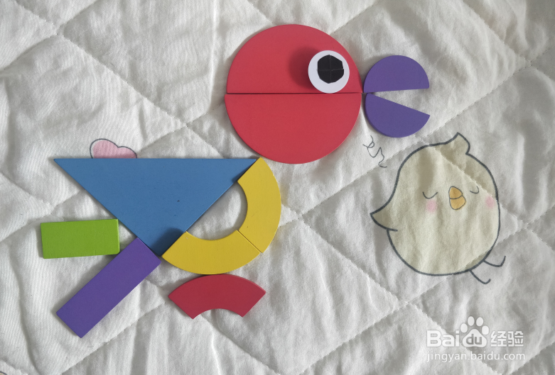 用幼儿积木怎么拼一只吃坚果的鸟儿？