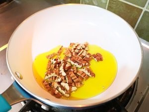 核桃炒饭的做法