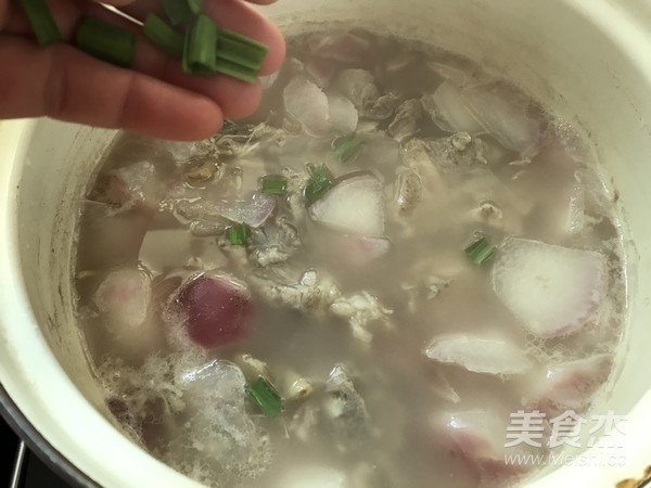 鲜香猪骨炖萝卜