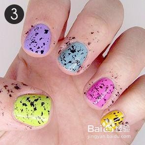 用牙刷打造泼墨型美甲