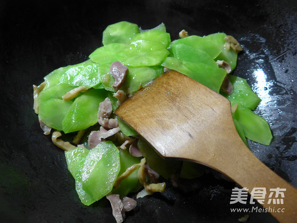 榨菜丝鸡胗炒莴笋