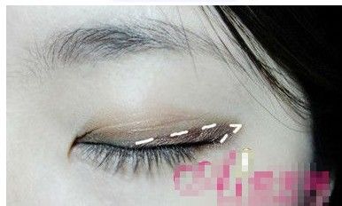 日系朦胧金棕眼妆