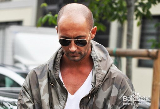 光头如何显得年轻