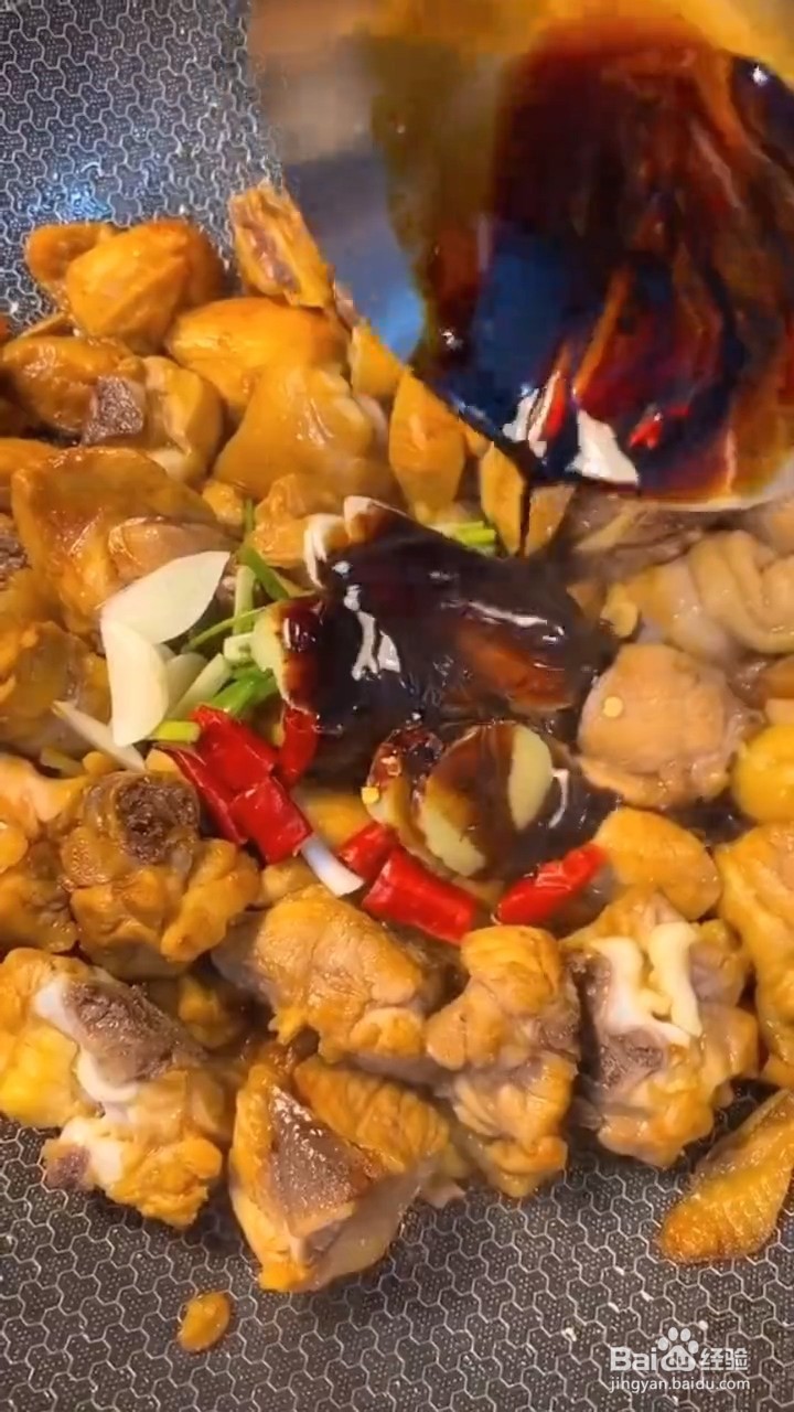 如何制作家庭版香菇黄焖鸡？