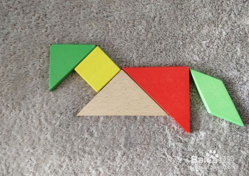 用七巧板怎样拼草原上漫步的马?