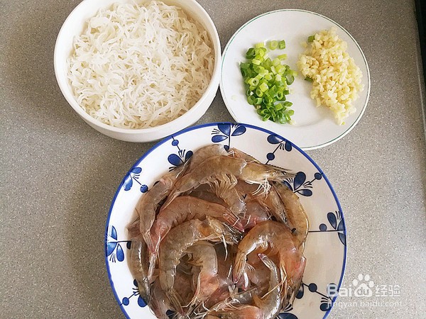 如何制作蒜蓉米粉蒸虾