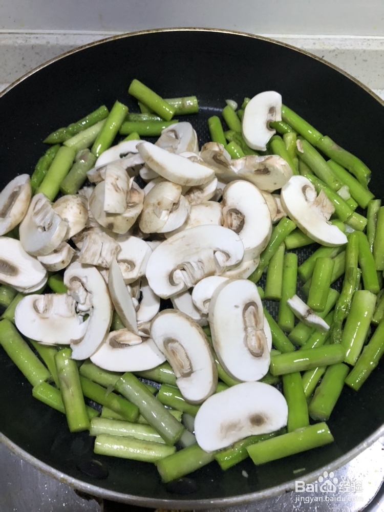 好吃到哭的蘑菇培根炒芦笋