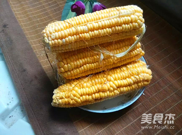 水煮甜玉米的做法