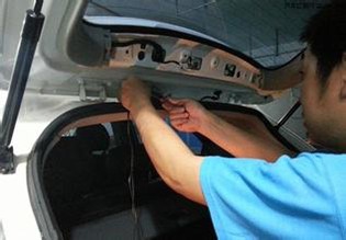 汽车大灯更换 郑州F1改灯更换汽车大灯教程