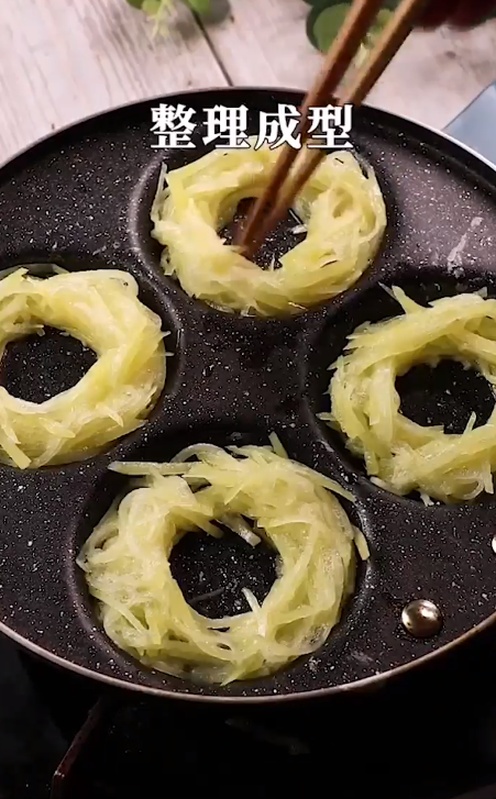 鸟巢煎蛋饼怎么做