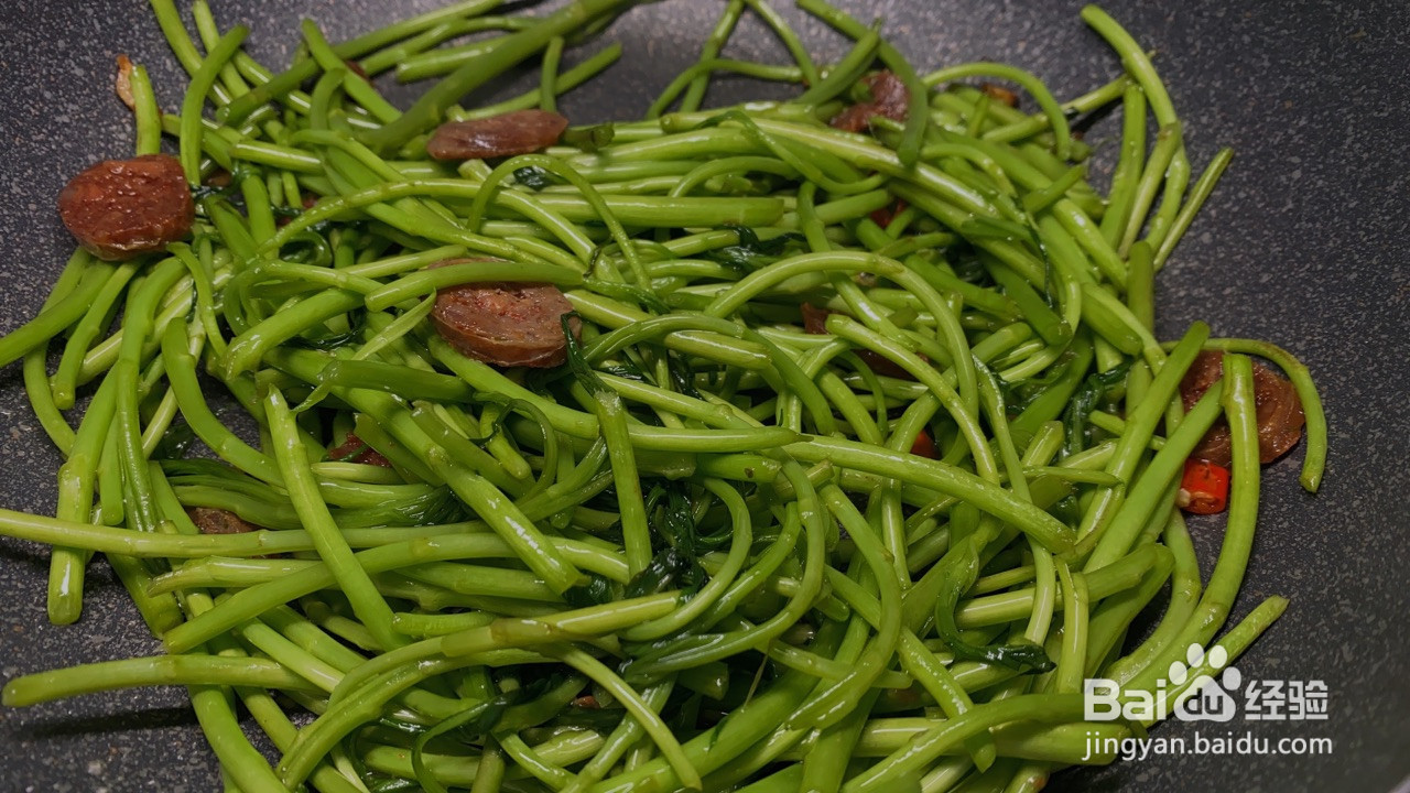 四川腊肠炒芦蒿的做法