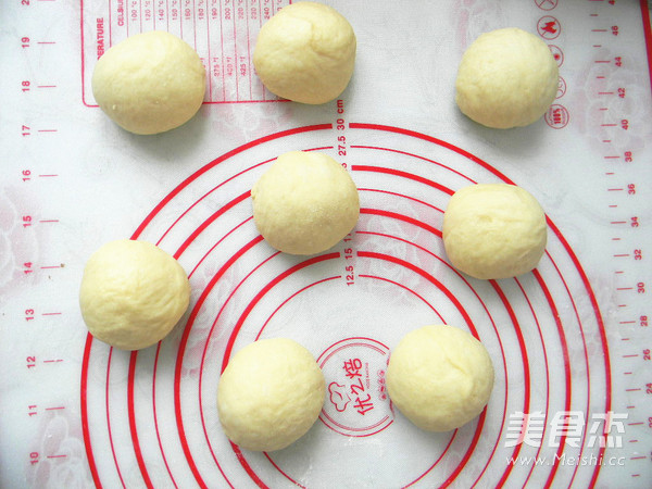 豆沙面包圈的做法