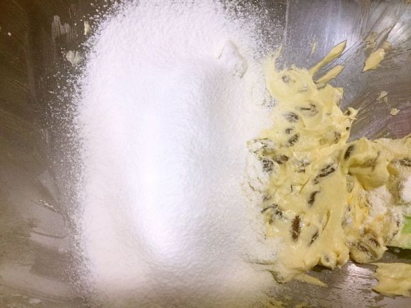 朗姆葡萄干奶酥球