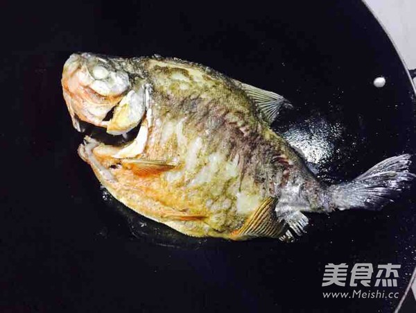 煎烹鲳鱼的做法