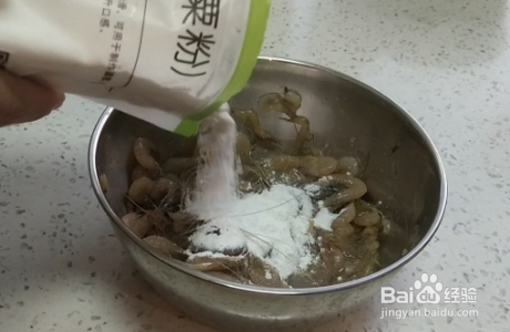 怎么样做一道香辣的香炸小河虾？