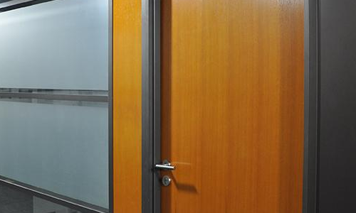 生态门与烤漆门哪个更好