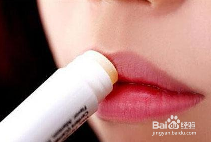 秋季如何预防嘴唇干裂?
